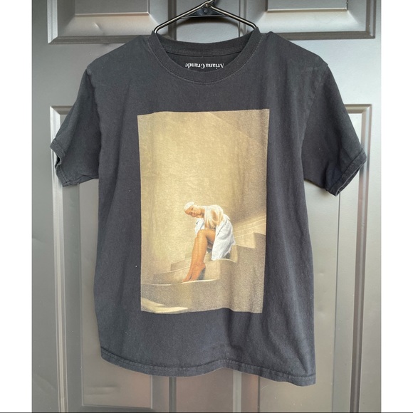Ariana Grande T-shirt - Picture 1 of 3